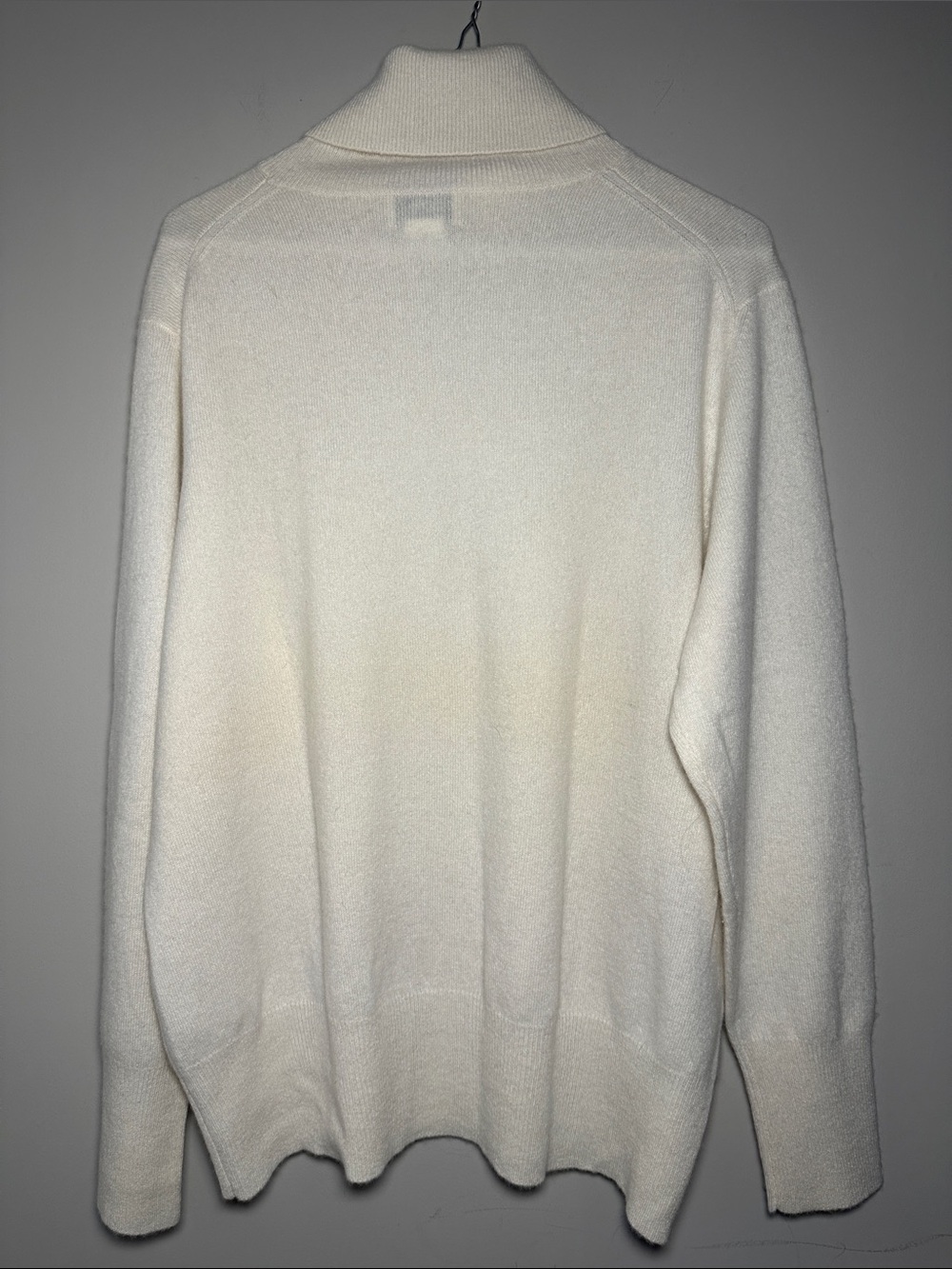 Neiman Marcus Cozy cream cashmere Turtleneck Sweater - Picture 5 of 6